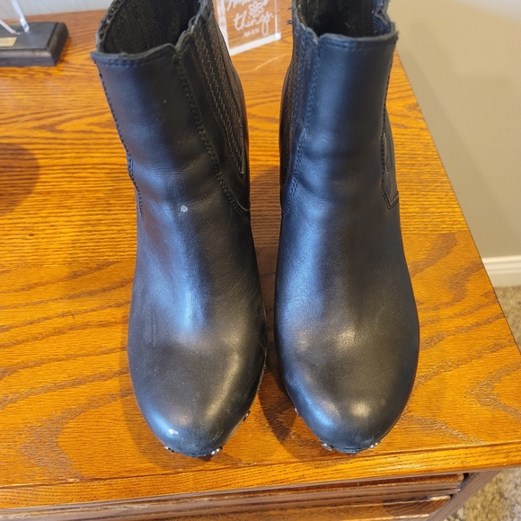 Ugg studded ankle boots - Picture 3 of 5